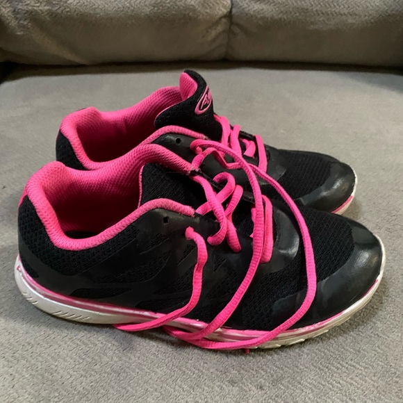 Kids sneakers size 3 used - Picture 3 of 4